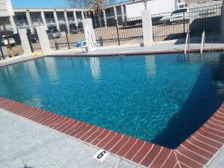 Howard Johnson by Wyndham Historic Lake Charles - Lake Charles - 8