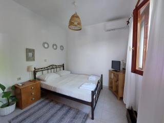 Stavros Oak Tree House - 3