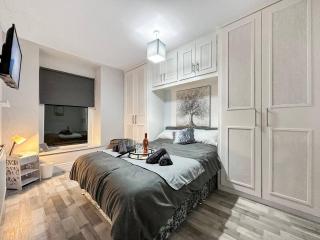 3 Bed Home In Tonypandy With Balcony View Room - Llwyn-y-pia - 8