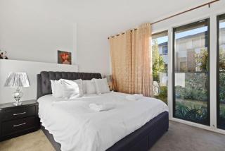 Belrose 2 Bed Holiday Home Free Parking - 6
