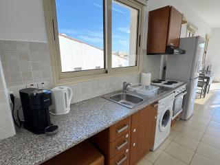 Stylish Apartment in Coral Bay, Pool, Parking and Fast WiFi, Close to Beach - Peyia - 3