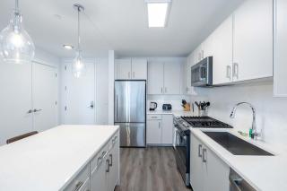 Luxury Modern Apt with Pool - 3