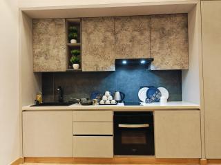 Black themed Suite with Panoramic Glass wall - Ghaziabad - 5