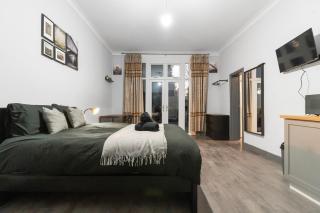 Modern Moseley Studio - 3 - 2