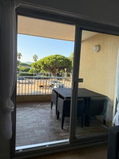 Super studio climatisé sur le port de Hyeres - Hyères - 9