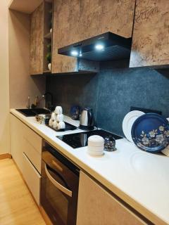 Luxurious Studio with glass wall and highway view - 4