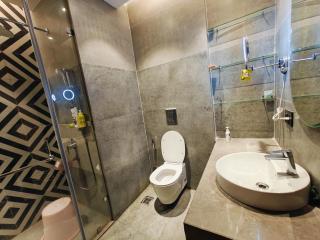 Luxurious Studio with glass wall and highway view - 1