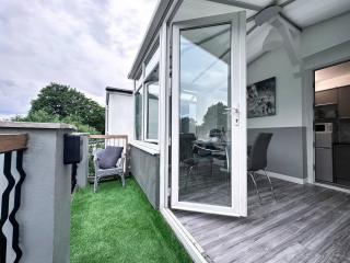 Sleek Skyward Serenity 2bed W Pool Table - Ystrad - Llwyn-y-pia - 6