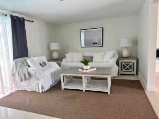 Relaxing 3BR 2Ba Oasis with Heated - 3