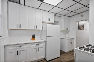 Chic 2BR Getaway Queen Beds Fast WiFi - Chicago - 5