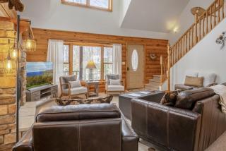 Sleepy Moose - New! Log Cabin with Whirlpool Tub, Dogs and Near Beach - Sister Bay - 4