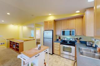 Dog friendly house with ocean view and entertainment walk to beach - 2