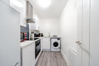 Long Stay Stuff Contractors Accommodation Heath Hospital with Netflix - 1