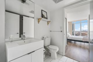 Elegant Condo, Toronto Views , CityPlace Downtown - 2