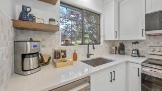 Arrowleaf Family House with Hot Tub - 2