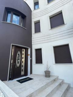 Aretousa - Center Luxury Suites 3 - Néa Péramos - 2