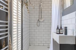 Chic 2BD Loft-Inspired Flat Heart of Shoreditch - Londra - 4