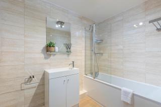 Beautiful 2 Bed Property With Parking By The Sea - 6