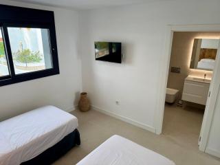 DelSol Villa - Modern Private Pool Villa Short Walk to Beach - Torremolinos - 3