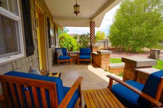 Kanab Family Home with Red Rock Views & Private Backyard - 5