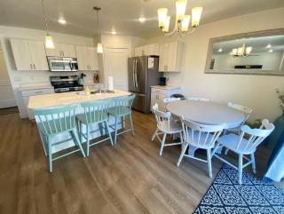 Spacious Modern Family Townhome Close to Downtown Kanab - 2
