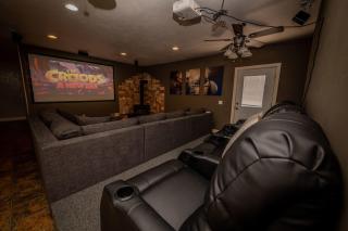 Kanab Family Retreat with Theater & Hot Tub - 9
