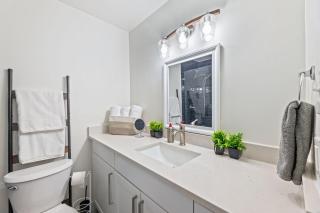 The Cozy Cove l Luxurious 2BD Condo l Amazing Location l Parking l - Dallas - 3
