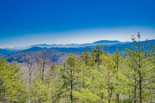 Big Blue Mist w Hot Tub Grill Fireplace GAMES - Sevierville - 7