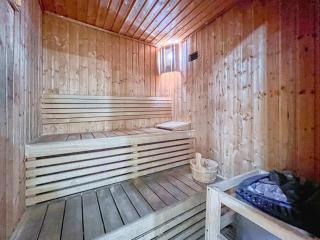 Chic Waterfront Living - Marina View - 9