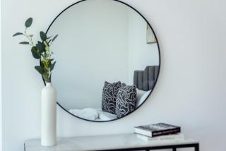 Chic Waterfront Living - Marina View - 8