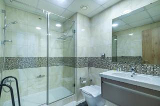 Chic Waterfront Living - Marina View - 1