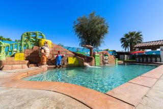 ALL INCLUSIVE - SUPER MARIO RETREAT – EPIC GAMING GETAWAY WITH ARCADES, THEMED - Indio - 3