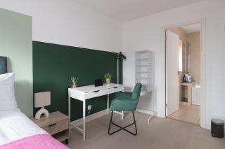 Spacious 5BR House Contractors Parking - 9