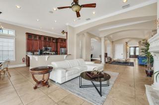 Luxury 6 Bedroom House in Reunion Resort - 4