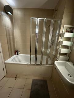 Carnaby St Room with shared bathroom - London - 5