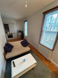Carnaby St Room with shared bathroom - London - 8