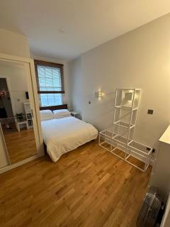 Carnaby St Room with shared bathroom - London - 9