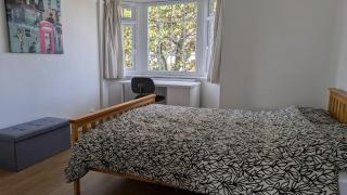 Two Bed Apartment in West London - Brentford - 3