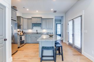 408B The Lynnhaven House Spacious 4 BR Townhouse Walking Distance to the Beach and Boardwalk - 2