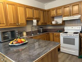 Spacious 17 Guest Stay Yonge St Richmond Hill Prime Location - Richmond Hill - 9