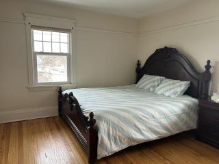 Spacious 17 Guest Stay Yonge St Richmond Hill Prime Location - Richmond Hill - 1