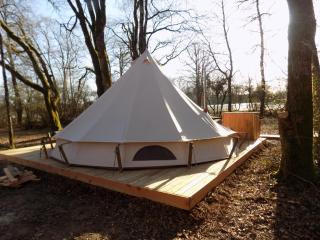 Tente luxe avec jacuzzi vue lac 3 - 1