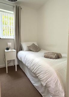 Near Everton & Anfield Free Off-street Parking - Liverpool - 1