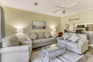 Hilton Head Island Condo with Deck Less Than 1 Mi to Beaches - Hilton Head Island - 6