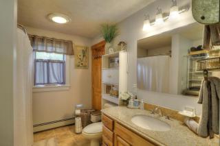 Beautiful Spacious & Well-Stocked Downtown Home - Rangeley - 4