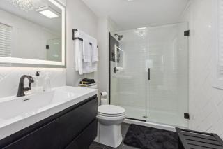 Cozy 2BR Retreat in Crosby with Fenced Yard & BBQ - Crosby - 4