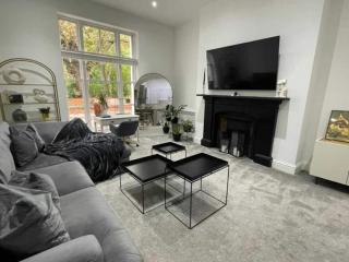 Parkfield Apt Near Lark Lane Free Parking - Liverpool - 0