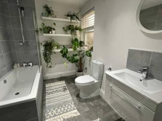 Rare Parking! 1Min to Cafes & Dining & Sefton Park - 3