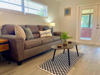 Nottingham House near Southeastern University - 7