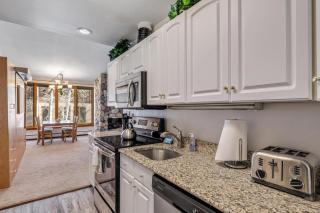 Downtown Vail Village Perfect Location Fireplace - 7